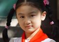 六岁被成龙抱上春晚，后来长残被骂退出娱乐圈出国，如今她逆袭成了女神缩略图