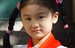 六岁被成龙抱上春晚，后来长残被骂退出娱乐圈出国，如今她逆袭成了女神缩略图