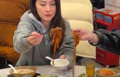 52岁陈慧琳在广州大排档吃粉超豪放，拍吃播根本不在意淑女形象缩略图
