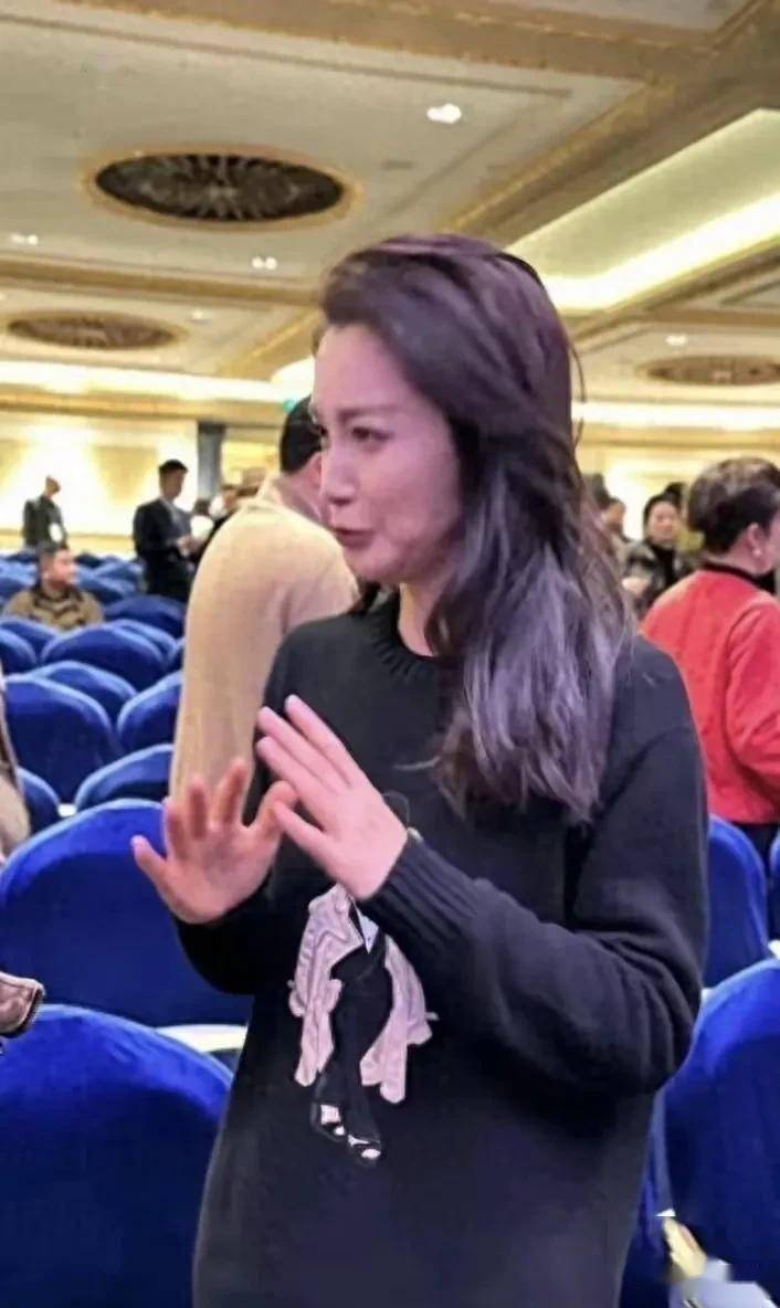 52岁的李冰冰也敢素颜了，医美风潮是不是要退烧了？你准备迎接真实的样子了吗？