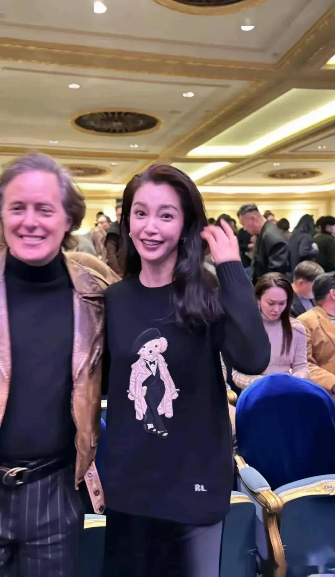 52岁的李冰冰也敢素颜了，医美风潮是不是要退烧了？你准备迎接真实的样子了吗？