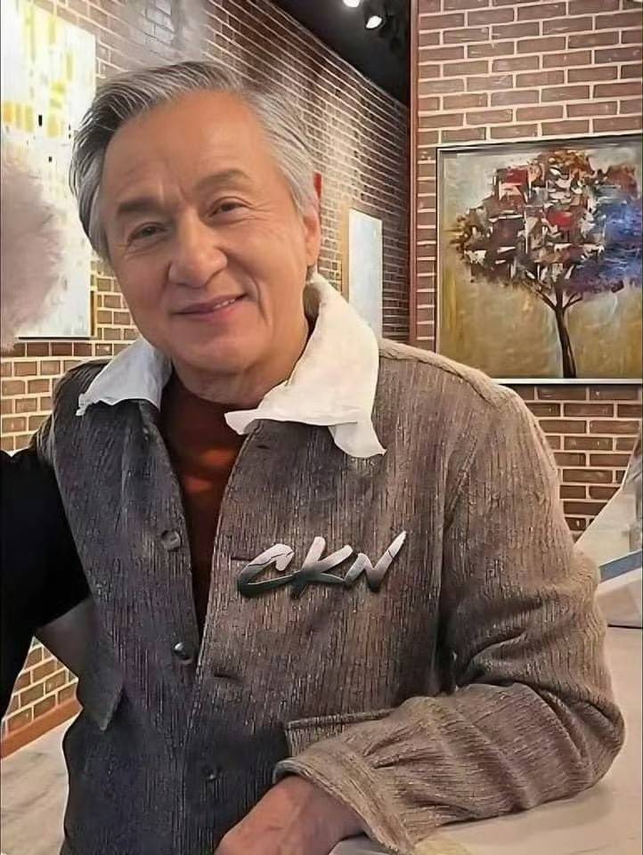 71岁成龙的亲密照被曝光，年轻时的那些绯闻，感情生活大揭秘