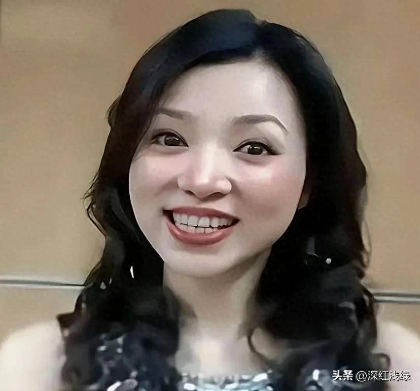 以前的董卿长这样？变化这么大，差点没认出来！