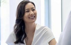 她头婚嫁了个有钱人家的儿子，二婚找了外国人，现在43岁儿女双全挺幸福的缩略图