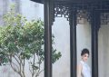 黄圣依15岁时穿黑坎肩的老照片，青涩又俏皮，颜值爆表缩略图