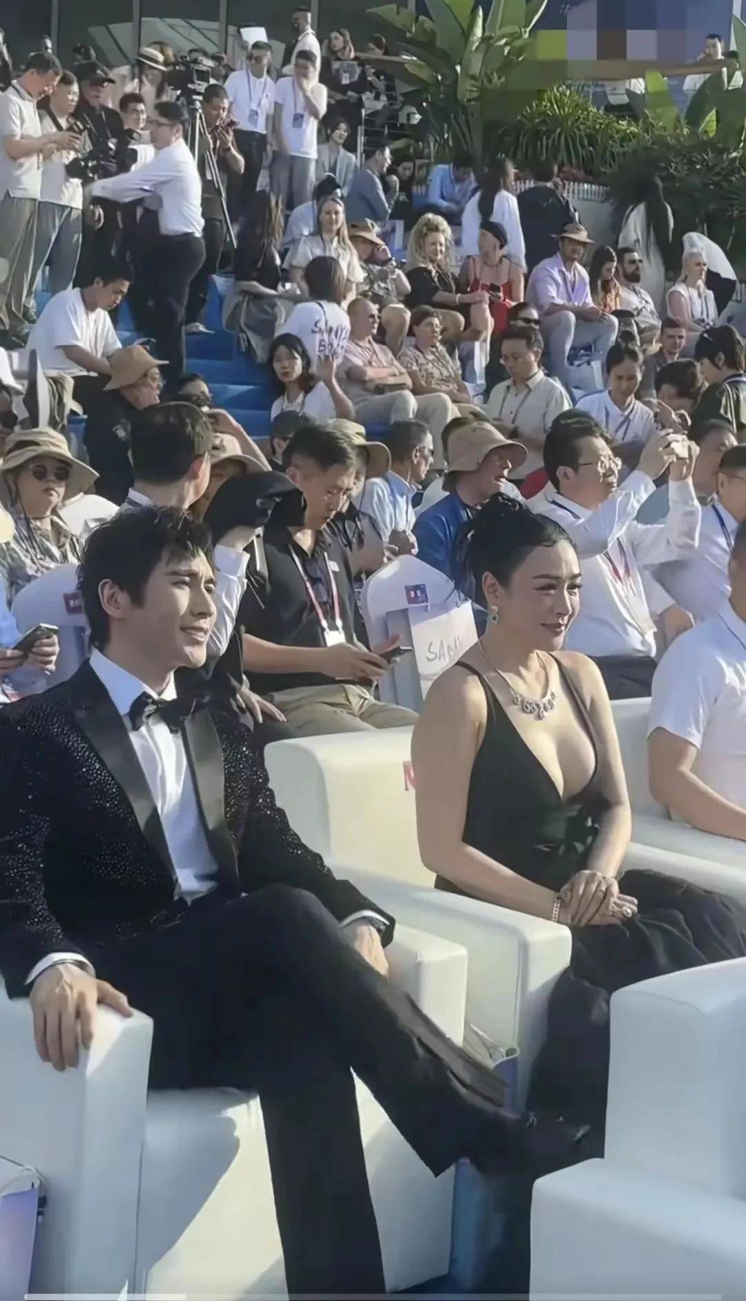 钟丽缇和张伦硕这俩口子，12岁的年龄差咋就谱写了这么段美好的爱情故事呢