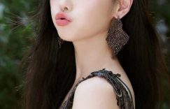 张嘉倪晒活动照宣布强势回归，妆容绝美超吸睛，嘟嘴卖萌少女感爆棚缩略图