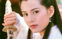 59岁的李若彤在甜品店笑得像个小姑娘，生活真有滋味！缩略图
