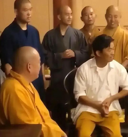 少林寺、三百万与真兄弟：王宝强人生三笔账背后的江湖法则