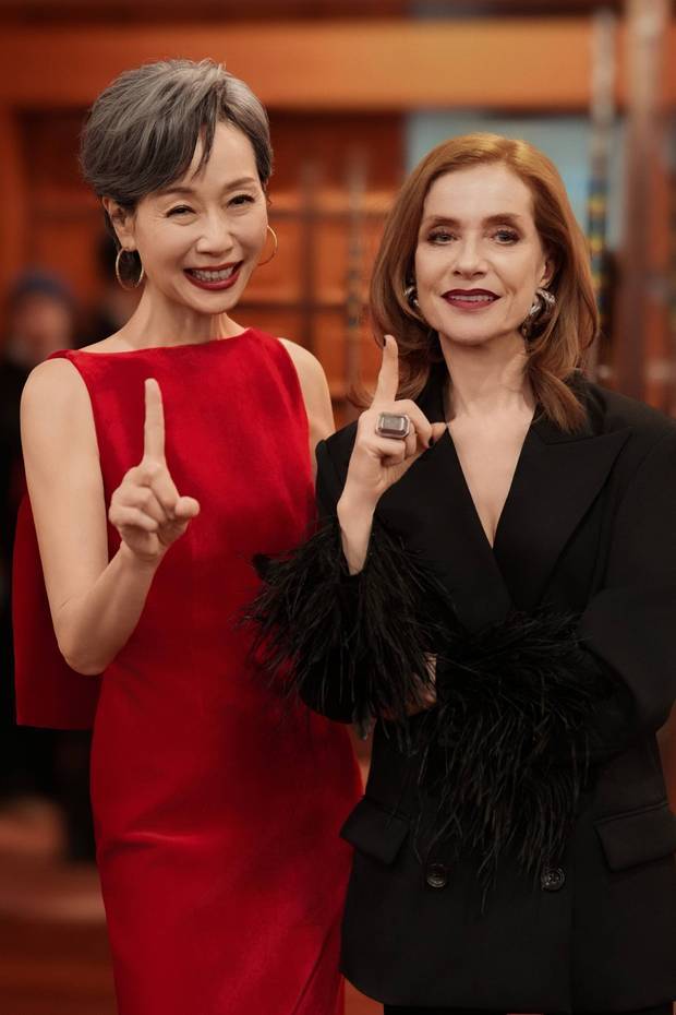 光影对话：叶童携经典角色回归 与于佩尔林志玲共谱艺术初心