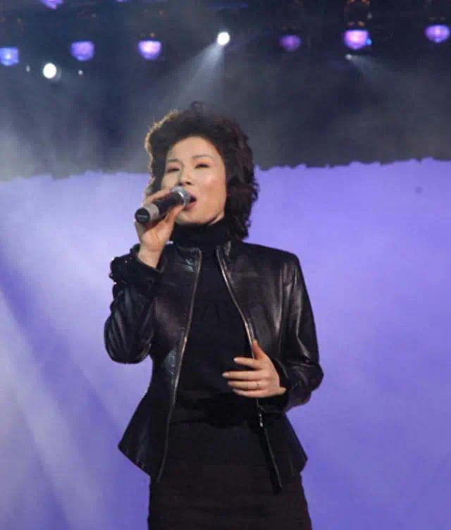 从收音机女孩到主题曲女王：叶凡37年璀璨而短暂的音乐人生