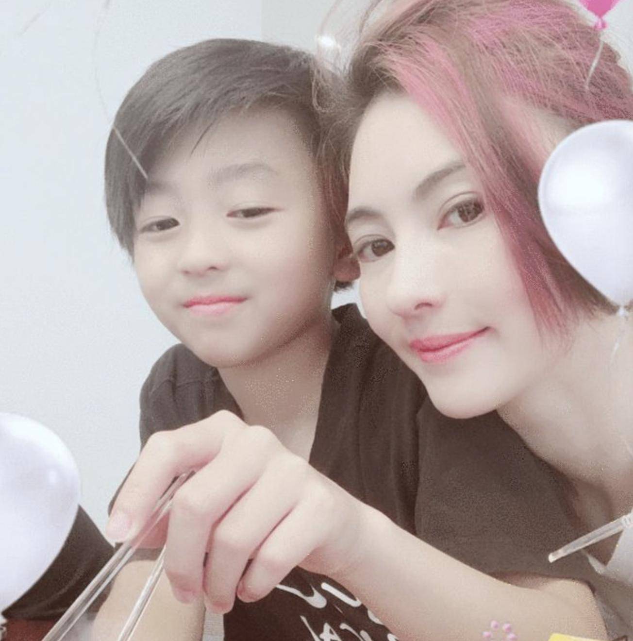 张柏芝15岁次子谢振南近照曝光 神似谢霆锋引热议 单亲妈妈育儿成果获赞
