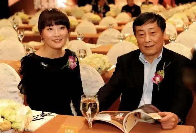 宗馥莉的商业突围：注销父亲芯片公司背后的权力博弈与新生