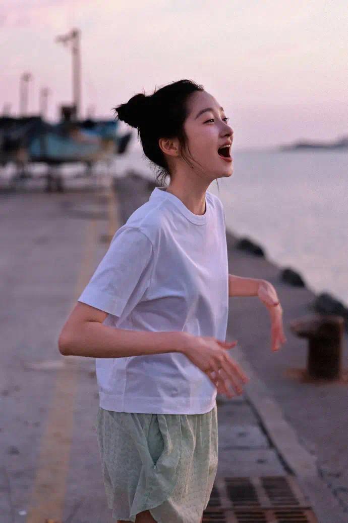 172cm仅45kg！关晓彤魔鬼减脂法曝光：彩椒当碗、日饮苦茶，网友直呼太狠了