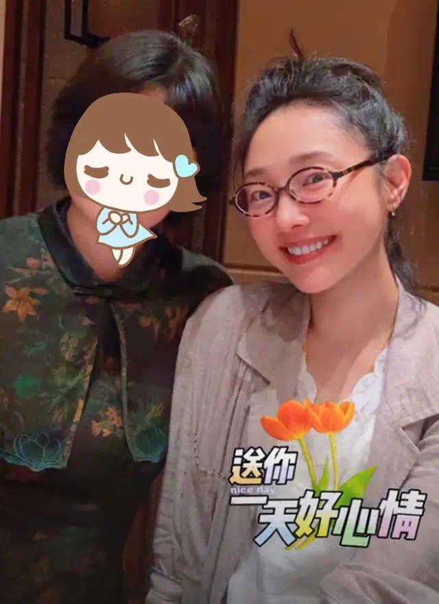 白百何素颜返乡状态惊艳！41岁皮肤紧致如少女，171cm高挑身材抢镜