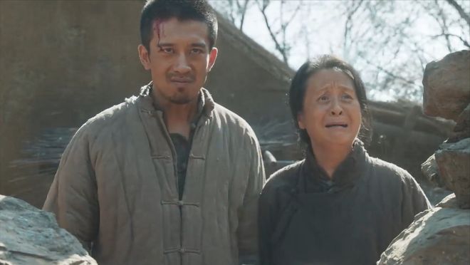 人性之恶的深渊：从青梅竹马到冷血恶魔，封铁头的堕落之路