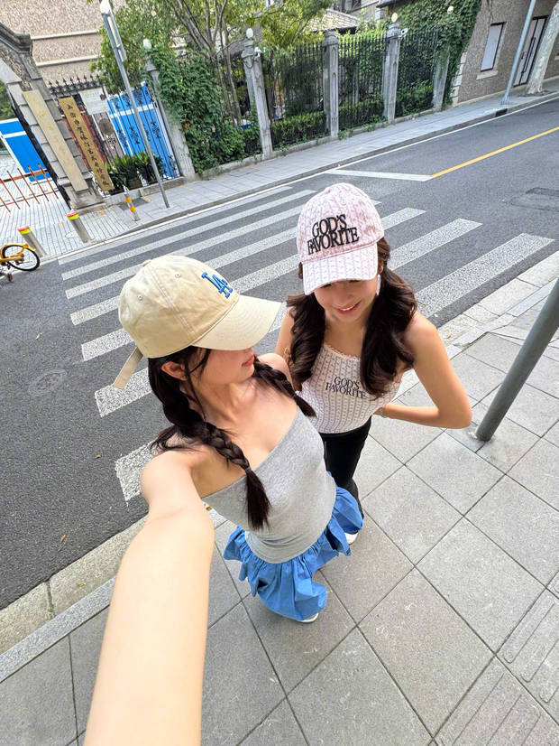 赵露思街头随拍引热议：不加修饰的日常感治愈万千网友