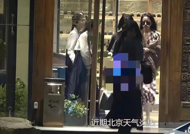 刘亦菲高温天仍披标志性披肩引关注 揭秘《神雕侠侣》旧伤背后的演员职业隐痛