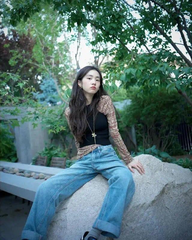 黄多多18岁蜕变记：从《爸爸去哪儿》萌娃到文艺片新星的静美绽放