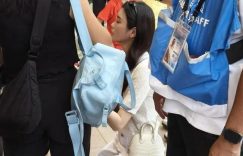 超模奚梦瑶带5岁儿子现身球场，C罗进球瞬间萌娃惊呼：爸爸会跳起来！缩略图