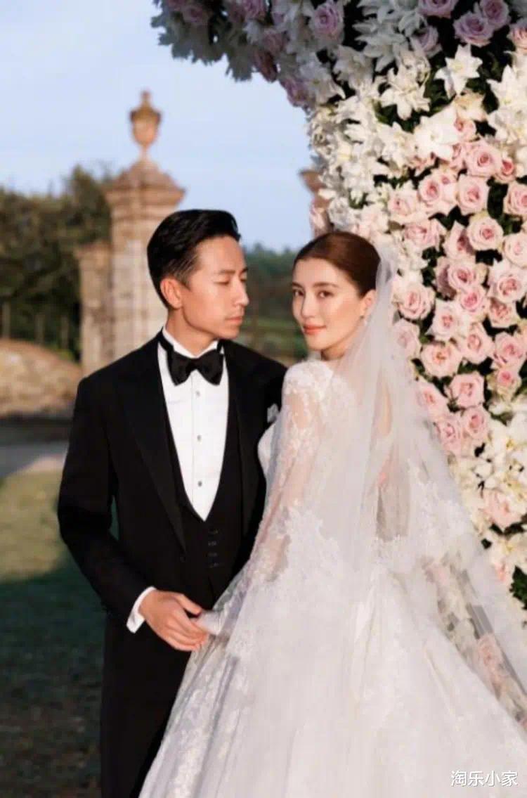 吴千语生图惊艳香港街头！170cm身材穿粉裙如行走画报，施伯雄宠妻眼神藏不住爱意