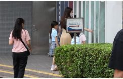 方媛孕八月亲接送女，郭富城坦言：做错事会向女儿道歉缩略图
