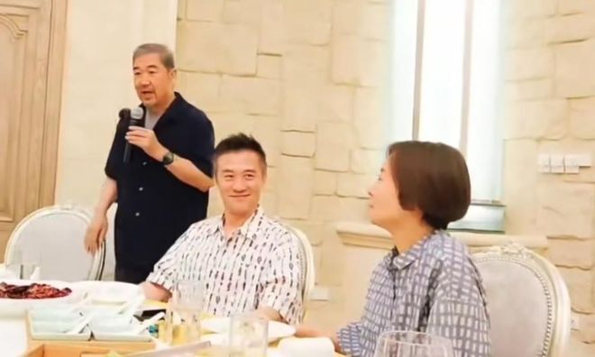 岁月见证真情：黄志忠柯蓝低调同框，神仙阵容聚会引发新剧猜想