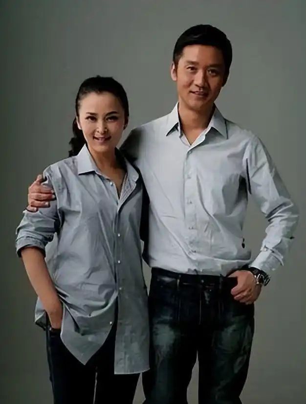 岁月见证真情：黄志忠柯蓝低调同框，神仙阵容聚会引发新剧猜想