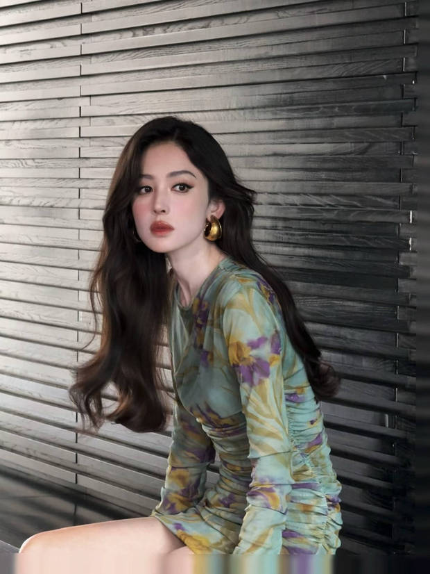 古力娜扎花卉写真释出！油画美人诠释极致镜头美学