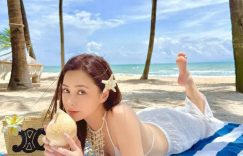钟欣潼海外度假写真释出，白衣赤脚如画中人，状态惊艳网赞：根本是氛围美人！缩略图