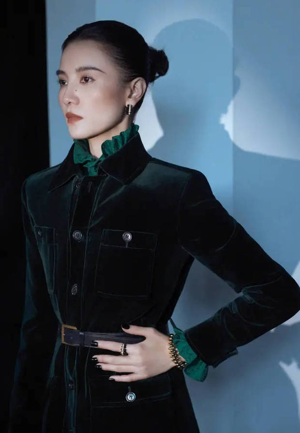 光影叙事者章子怡：用眼神写就的时尚史诗