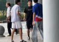 谢霆锋带儿子迪拜狂飙，Lucas一个动作太像爸惊呆网友缩略图