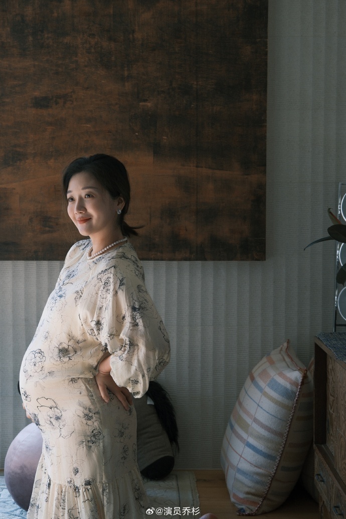 乔杉宣布三胎啦！老婆莫丹孕肚抢镜，女儿像翻版，16年爱情从地下室甜到红毯