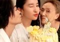 阿奶吴彦姝亲亲热热祝刘亦菲生日快乐，剧里剧外都是暖心祖孙缩略图