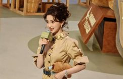 杨颖穿长款棕风衣，笑起来甜到心坎里了缩略图