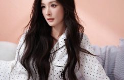 杨幂穿白睡衣也太慵懒了吧，眼神温柔死了缩略图