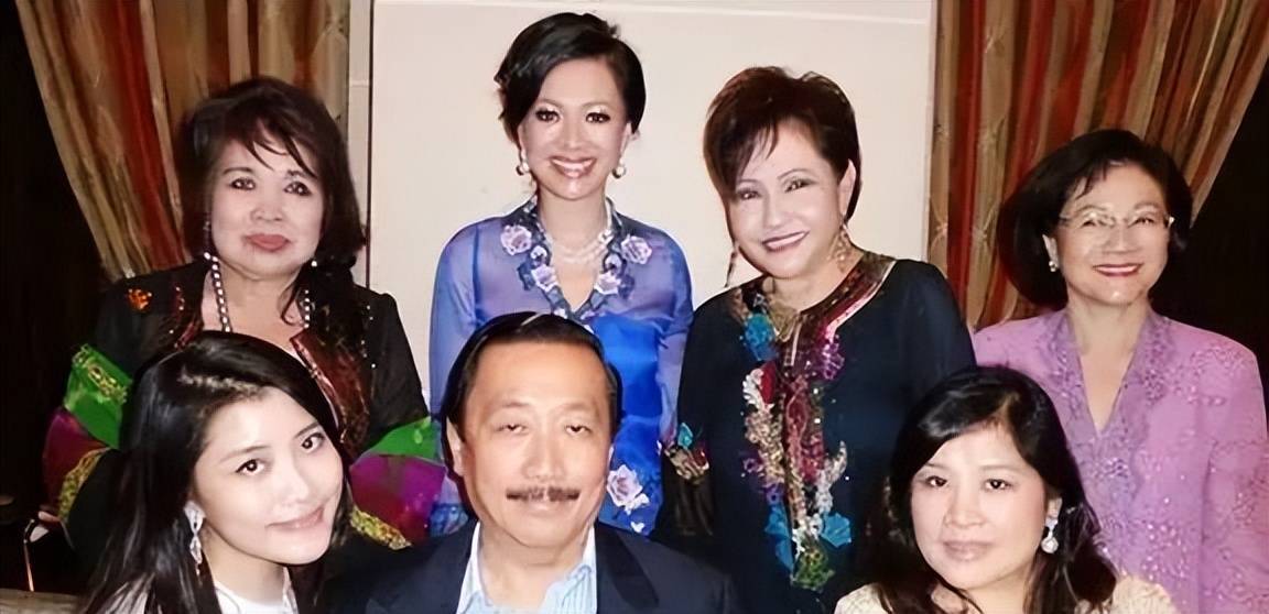 64岁刘德华陪老婆回娘家，老丈人有钱得很却特别低调