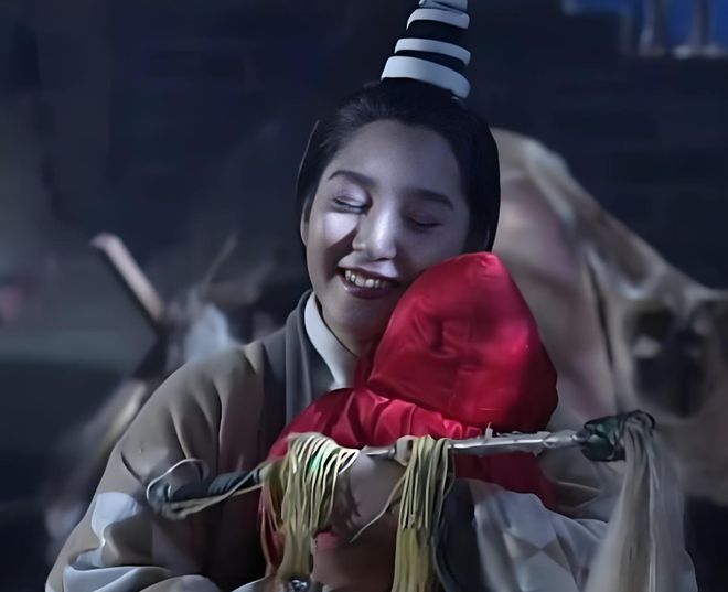 一见杨过误终身咋回事？李莫愁两回躺他怀里给出答案啦