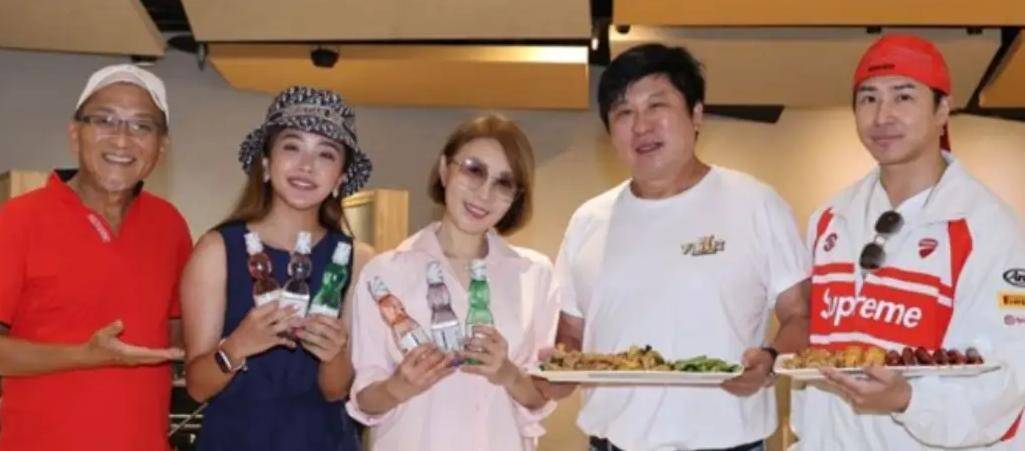 45岁欧弟再婚！刚公布喜讯又升级当爹，新老婆颜值秒杀前妻郑云灿