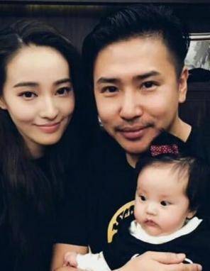45岁欧弟再婚！刚公布喜讯又升级当爹，新老婆颜值秒杀前妻郑云灿