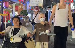 在街上碰见大明星在卖水果！缩略图