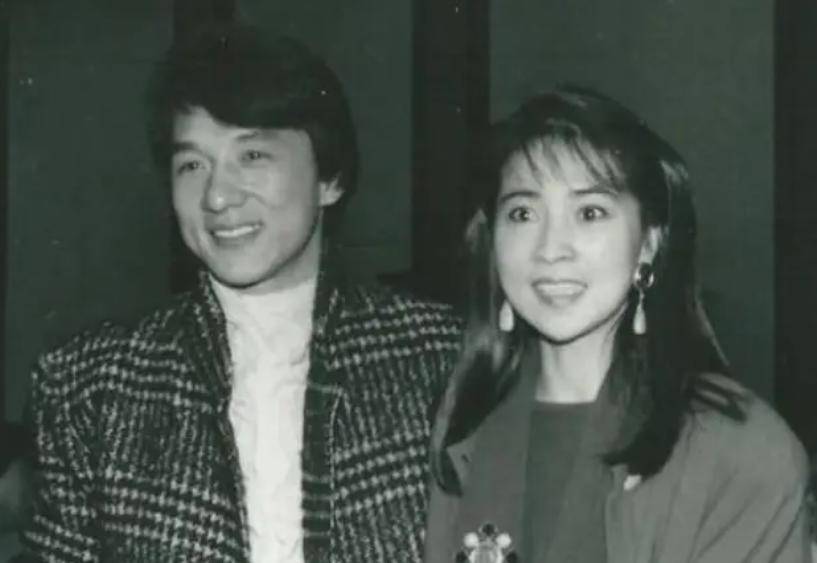 成龙估计做梦都没想到，林凤娇这次居然不按常理出牌，直接把他辛苦攒的人设给戳破了