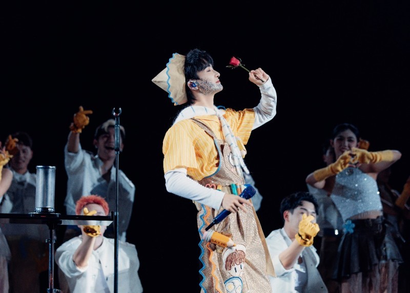 周深贵阳演唱会太炸了！七夕夜，满天歌声和烟花都是爱