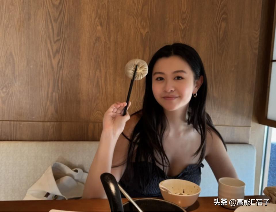 星二代差距这么明显？邱淑贞二女儿美炸了，小S大女儿晒成小麦色辣妹！