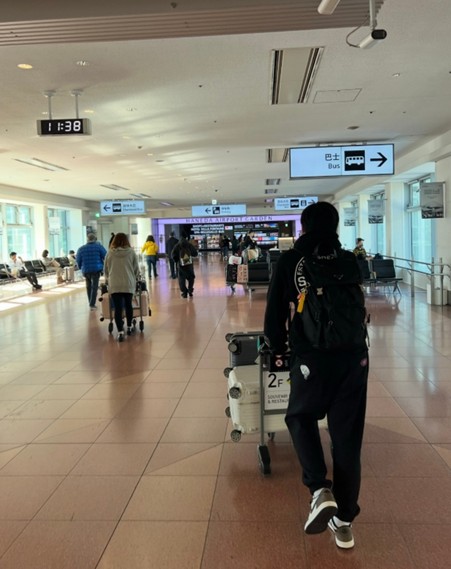 林志颖老婆晒1米8大儿子近照，首度回应这10年为啥不让Kimi露脸，真不是因为长得丑