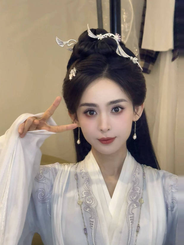 娜扎古装也太灵了，对镜比耶甜度爆表！