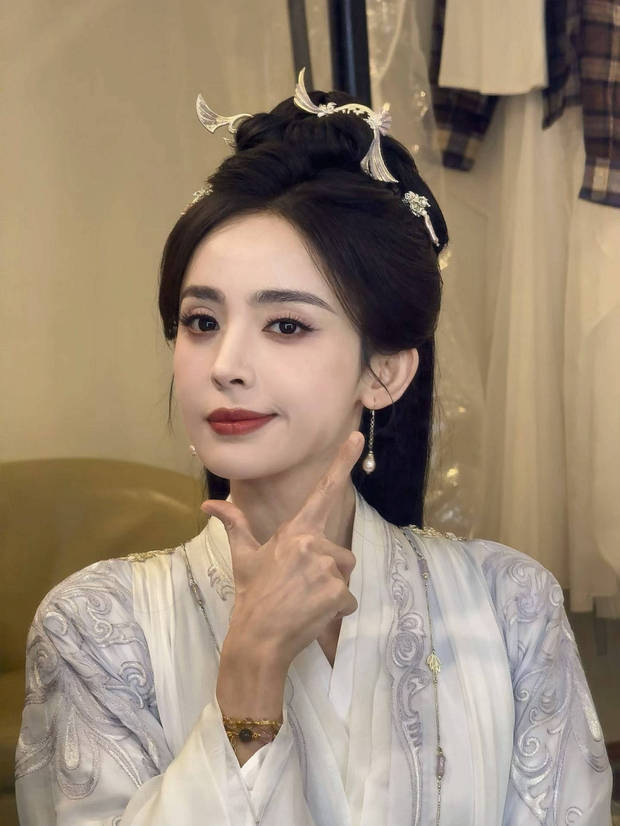 娜扎古装也太灵了，对镜比耶甜度爆表！