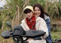 袁咏仪陪儿子去英国读书，背影又高又瘦，状态也太好了吧缩略图