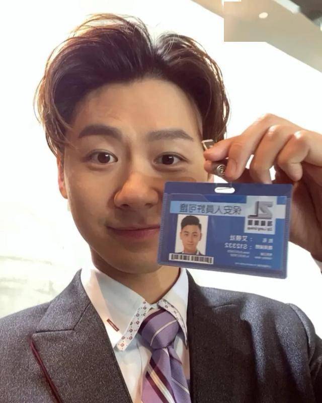 33岁TVB当红小生没戏演，上位失败后悄悄跑回去当主持人了