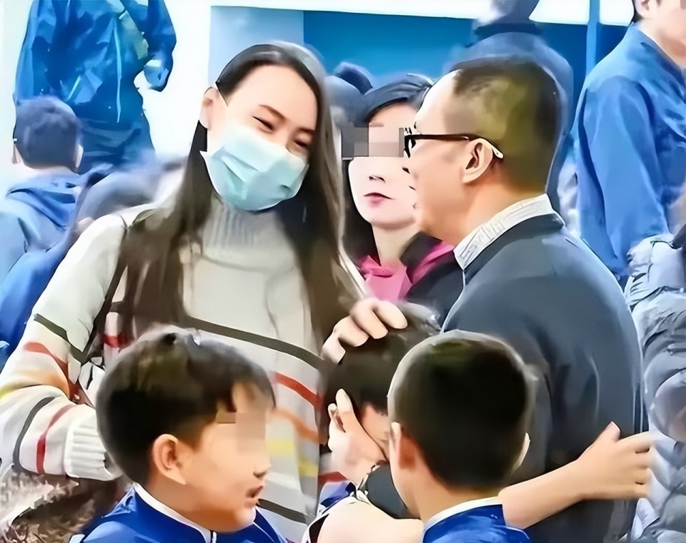 李泽楷带新女友现身，传已生龙凤胎，郭嘉文苦等九年却没名分